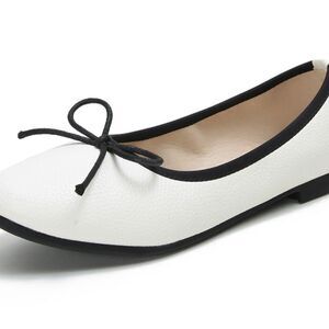 10022 Saks Fifth Avenue Ballet Flats
